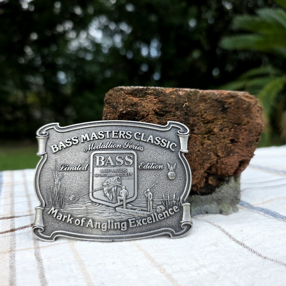 Bass Fishing Angling Belt Buckle Vintage • Lewis Buckles Chicago USA 70s Pewter